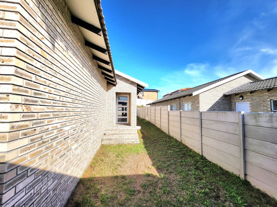 To Let 3 Bedroom Property for Rent in Lovemore Park Eastern Cape